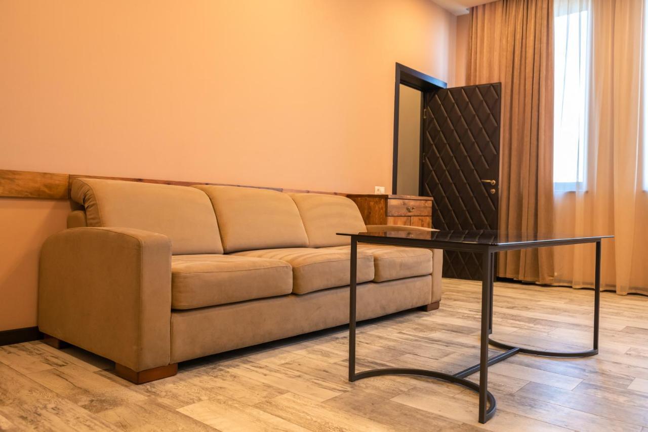 B H Y Guesthouse In Yerevan Ngoại thất bức ảnh